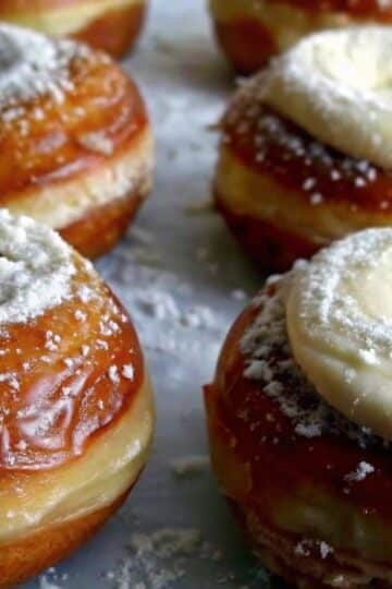 Donas Rellenas de Crema Pastelera